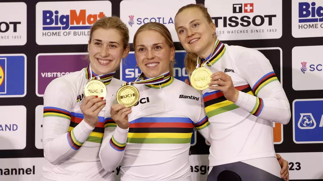 Gold-Trio in Glasgow: Pauline Grabosch (l-r), Emma Hinze und Lea Sophie Friedrich. - Bild: Will Matthews/PA Wire/dpa