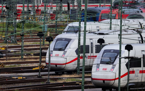 ICE-Züge der Deutschen Bahn (DB). Wie steht es mit der Pünktlichkeit? - Foto: Christian Charisius/dpa