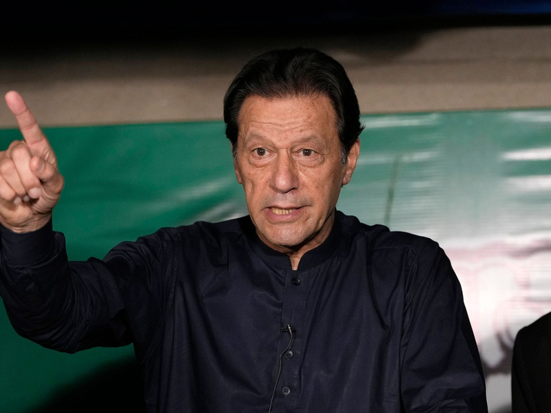 Ex-Premierminister Imran Khan befindet sich derzeit in Untersuchungshaft. - Foto: K.M. Chaudary/AP/dpa
