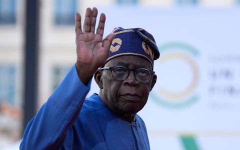 Insbesondere Nigerias neuer Präsident Bola Tinubu scheint eine treibende Kraft hinter dem harten Kurs der Ecowas gegen die neuen Militärmachthaber im Niger zu sein. - Foto: Lewis Joly/AP Pool/AP