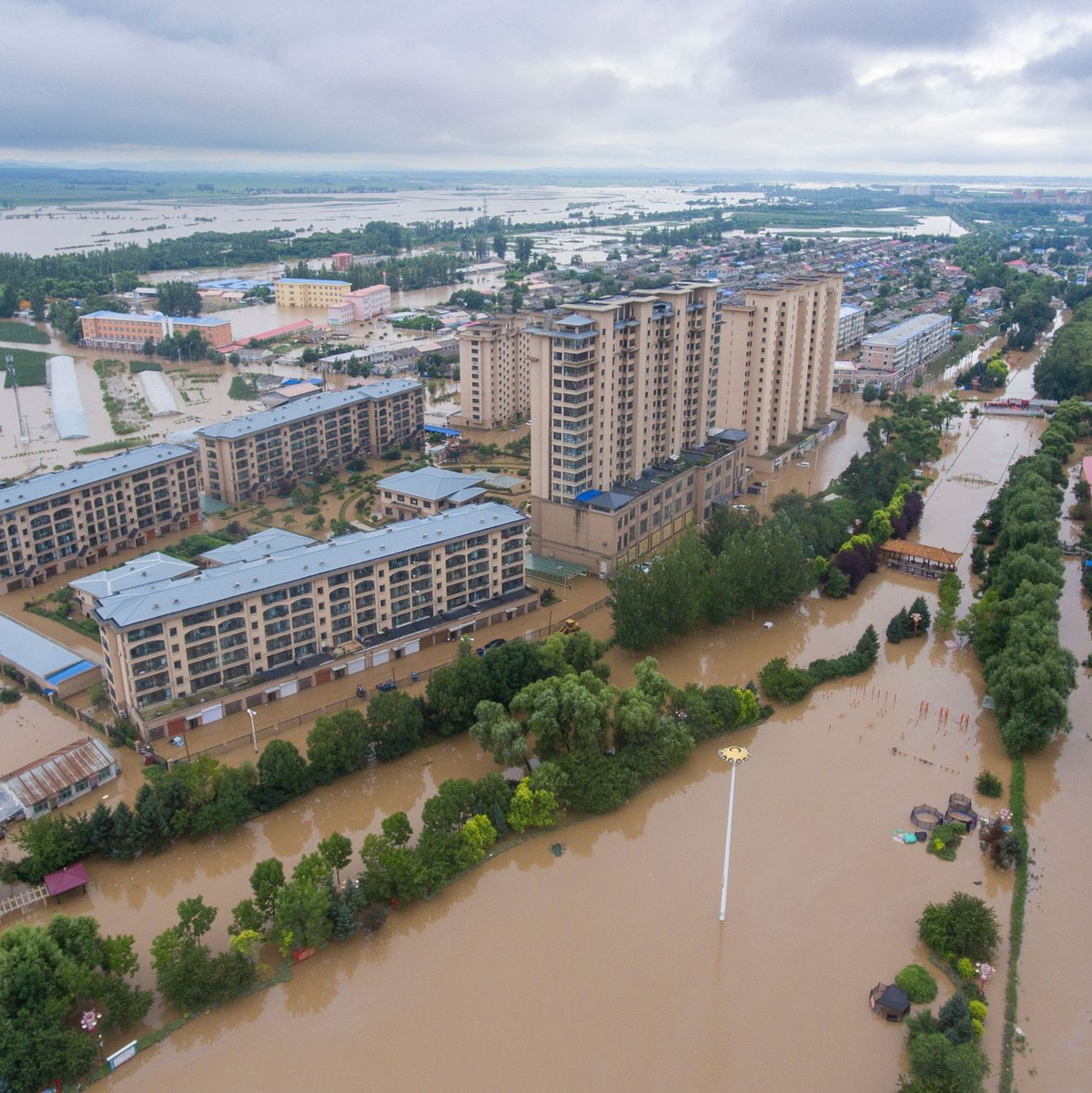 Extreme Regenfälle haben im Nordosten Chinas für Überschwemmungen gesorgt. - Foto: Gu Jingkun/Xinhua/AP/dpa