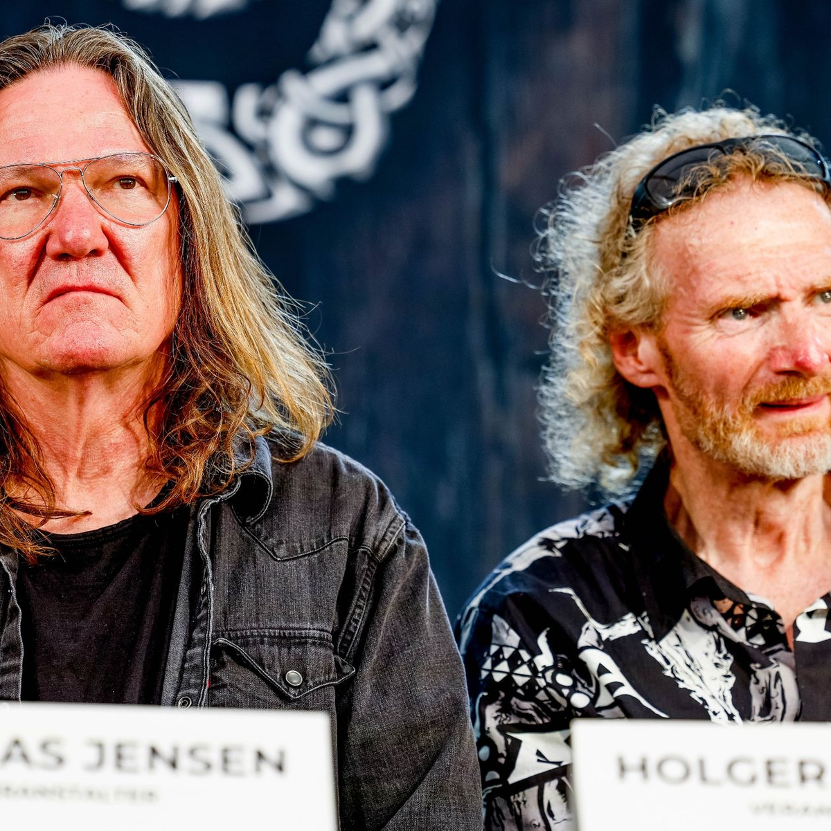 Veranstalter Thomas Jensen (l) und Holger Hübner: «Dafür sind wir das lauteste, härteste Festival - da muss man eben durch.» - Foto: Axel Heimken/dpa