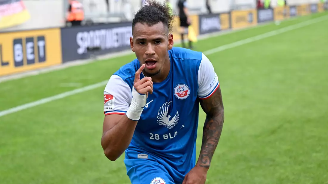 Neuzugang Juan José Perea schoss Rostock zum Sieg. - Bild: Harry Langer/Defodi Images/DeFodi Images/dpa