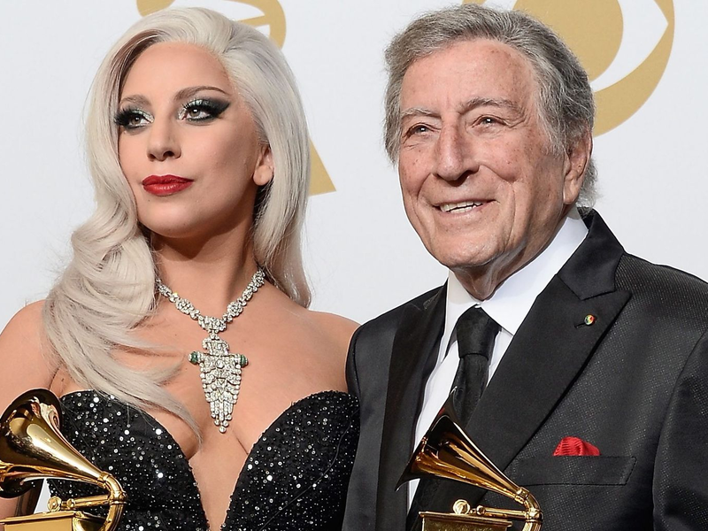 Lady Gaga und Tony Bennett (r) bei der Grammy-Verleihung 2015. - Foto: Paul Buck/epa/dpa
