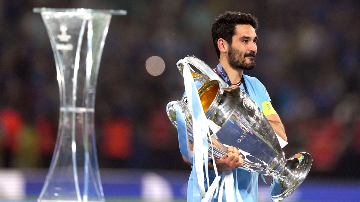 Fußballprofi Ilkay Gündogan nach dem Triple-Sieg mit Manchester City. Gündogan wurde zu Deutschlands Fußballer des Jahres gewählt. - Foto: Martin Rickett/Press Association/dpa