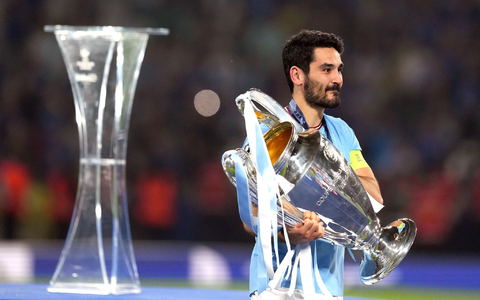 Fußballprofi Ilkay Gündogan nach dem Triple-Sieg mit Manchester City. Gündogan wurde zu Deutschlands Fußballer des Jahres gewählt. - Foto: Martin Rickett/Press Association/dpa Fußballprofi Ilkay Gündogan nach dem Triple-Sieg mit Manchester City. Gündogan wurde zu Deutschlands Fußballer des Jahres gewählt. - Foto: Martin Rickett/Press Association/dpa
