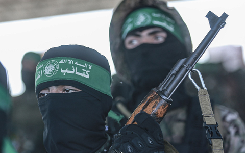 Mitglieder der Izz ad-Din al-Qassam-Brigaden, des militĂ€rischen FlĂŒgels der palĂ€stinensischen islamistischen Hamas-Bewegung (Symbolbild). - Foto: Mohammed Talatene/dpa Mitglieder der Izz ad-Din al-Qassam-Brigaden, des militĂ€rischen FlĂŒgels der palĂ€stinensischen islamistischen Hamas-Bewegung (Symbolbild). - Foto: Mohammed Talatene/dpa