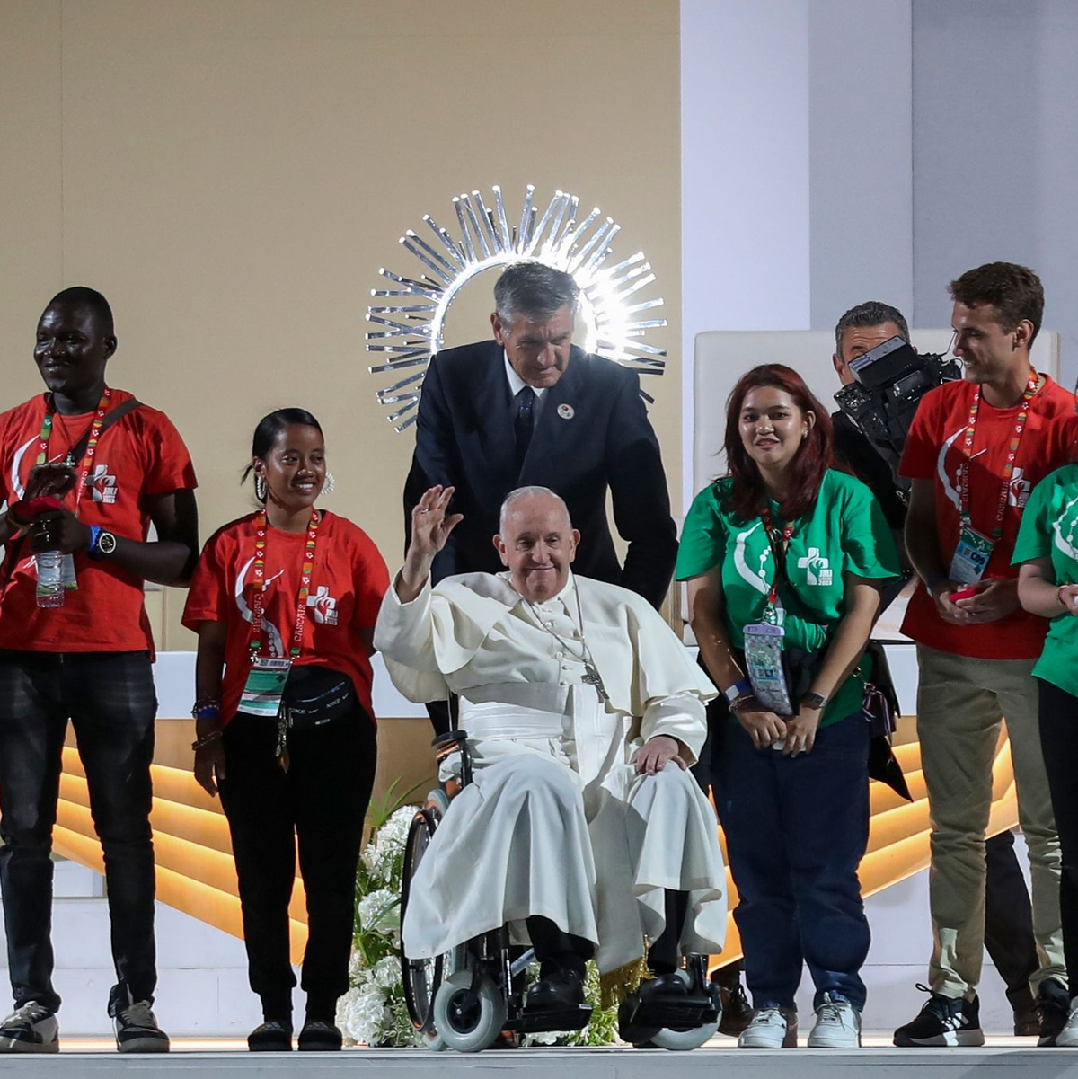 Papst Franziskus mit Teilnehmern des Weltjugendtags im Tejo-Park in Lissabon eintrifft. - Foto: Pedro Rocha/Global Imagens/Atlantico Press/ZUMA/dpa