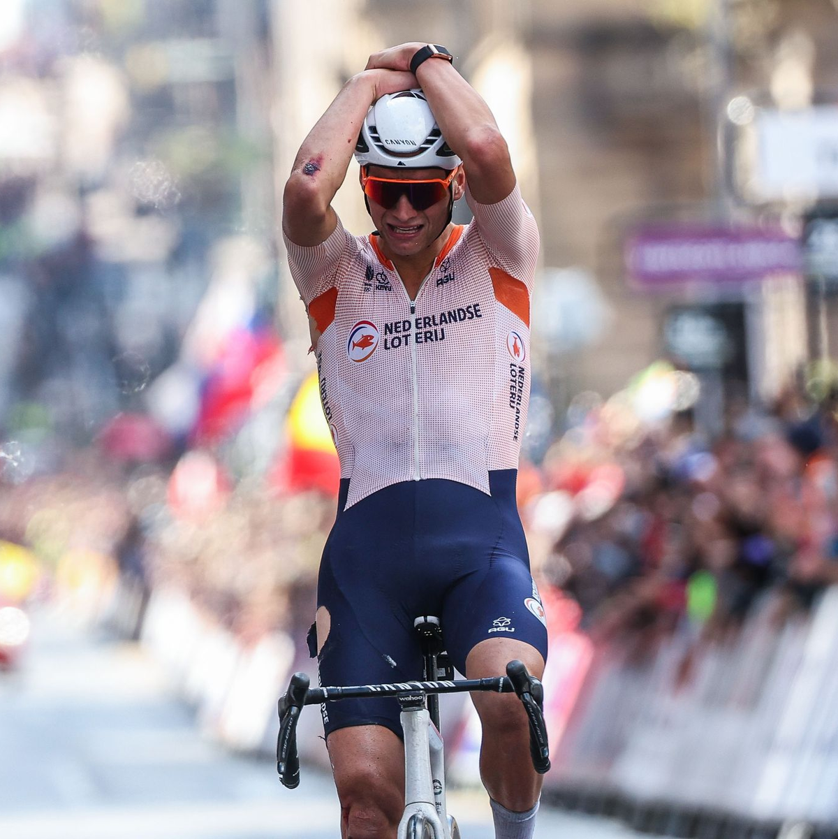 Triumphierte im Regen von Glasgow: Mathieu van der Poel. - Foto: David Pintens/Belga/dpa