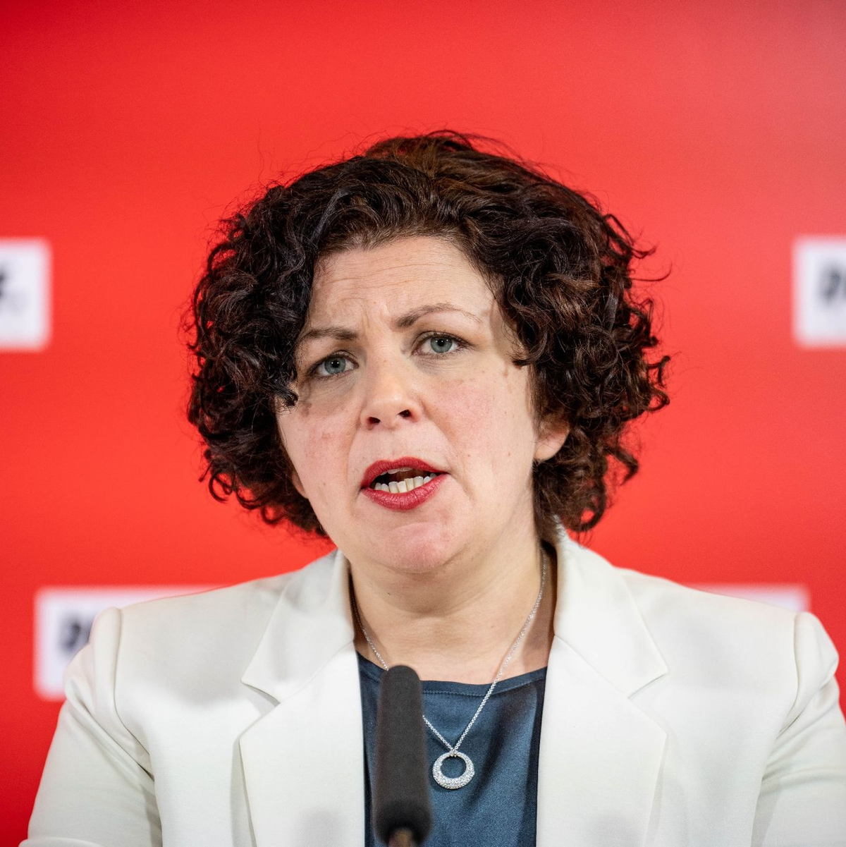 Amira Mohamed Ali will nicht erneut für das Amt der Fraktionsvorsitzenden der Linken kandidieren. - Foto: Michael Kappeler/dpa