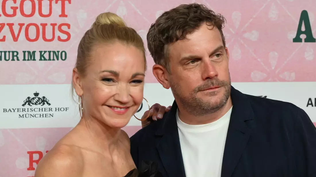 Lisa Maria Potthoff und Sebastian Bezzel bei der Premiere von «Rehragout-Rendezvous» in München. - Bild: Felix Hörhager/dpa