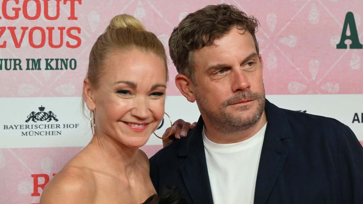 Lisa Maria Potthoff und Sebastian Bezzel bei der Premiere von «Rehragout-Rendezvous» in München. - Foto: Felix Hörhager/dpa