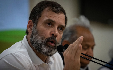 Rahul Gandhi, Oppositionsführer der Kongresspartei in Indien, erhält seinen Sitz im Parlament zurück. - Foto: Altaf Qadri/AP/dpa