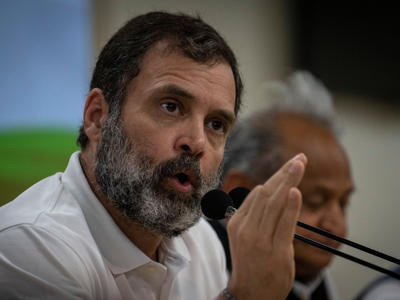 Rahul Gandhi, Oppositionsführer der Kongresspartei in Indien, erhält seinen Sitz im Parlament zurück. - Foto: Altaf Qadri/AP/dpa