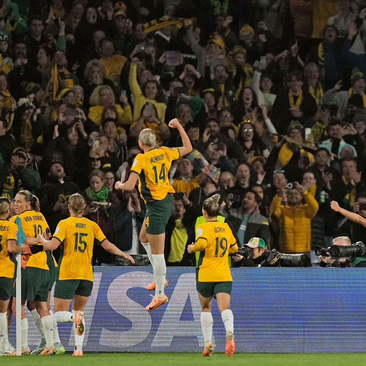 Die Australierinnen sind mit einem 2:0-Sieg gegen Dänemark ins WM-Viertelfinale eingezogen. - Foto: Rick Rycroft/AP/dpa