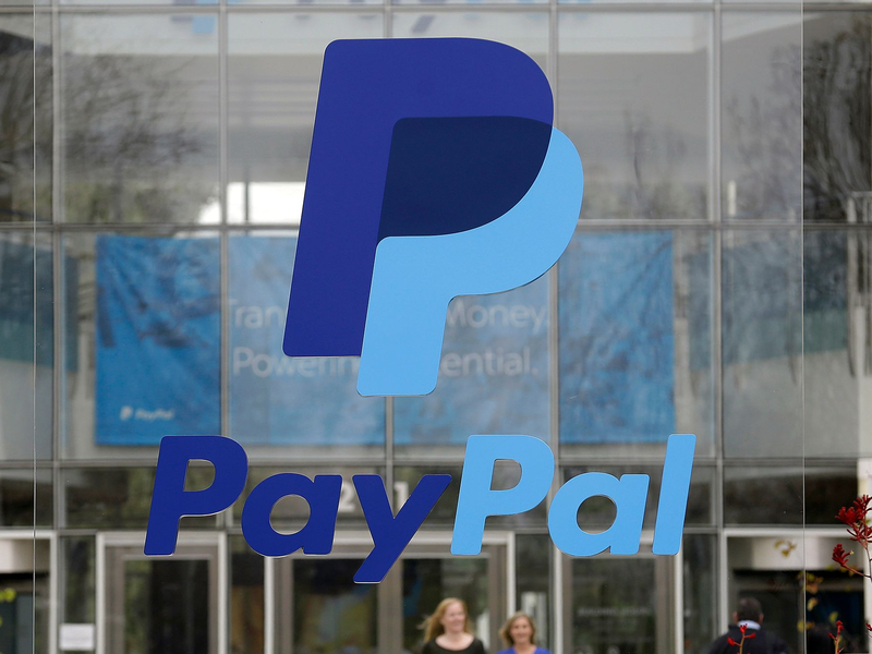 Der Online-Bezahldienst Paypal hat nun eine eigene Kryptowährung. - Foto: Jeff Chiu/AP/dpa