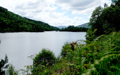 Ausblick über einen Wanderweg in Schottland. (Archivbild) - Foto: Florian Sanktjohanser/dpa-tmn