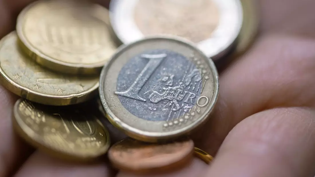 Die Eurostaaten stellen Jahr für Jahr neue Münzen im Milliardenwert her. (Symbolbild)  - Bild: Fernando Gutierrez-Juarez/dpa