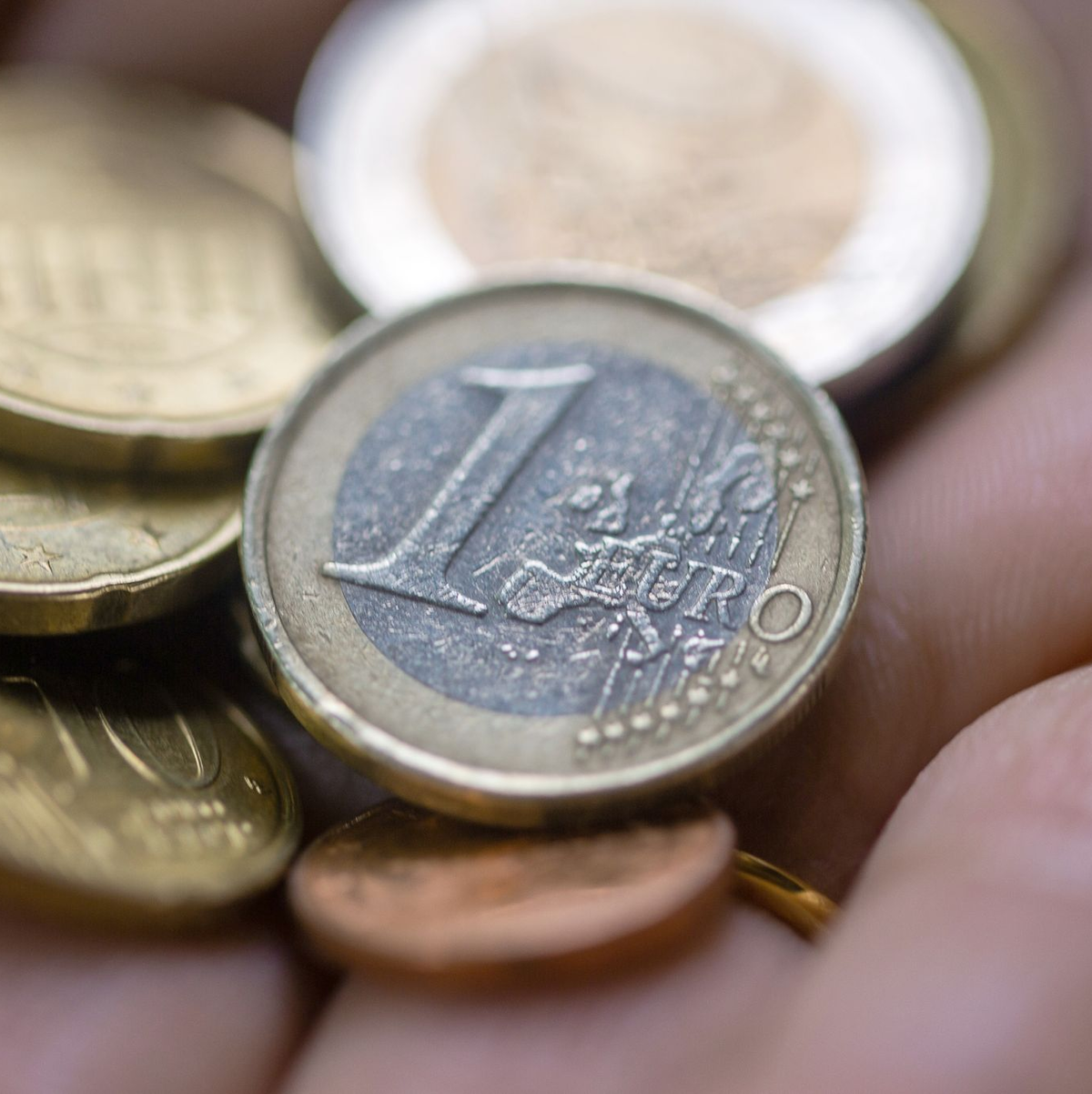 Die Eurostaaten stellen Jahr für Jahr neue Münzen im Milliardenwert her. (Symbolbild)  - Foto: Fernando Gutierrez-Juarez/dpa