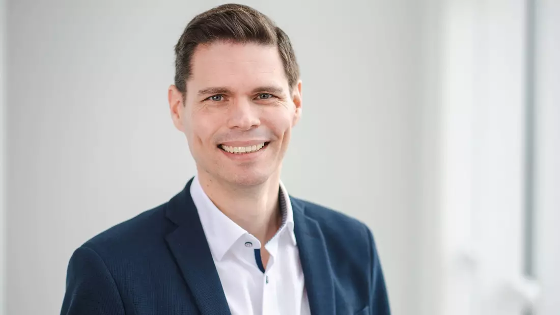 Georg Dietrich ist Geschäftsführer von Efficient Energy. Das Start-up mit klimafreundlicher Technologie sucht den rettenden Investor. - Bild: Andreas Gebert/Efficient Energy/dpa