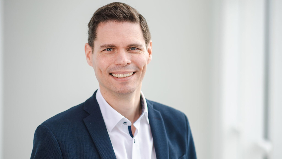 Georg Dietrich ist Geschäftsführer von Efficient Energy. Das Start-up mit klimafreundlicher Technologie sucht den rettenden Investor. - Foto: Andreas Gebert/Efficient Energy/dpa