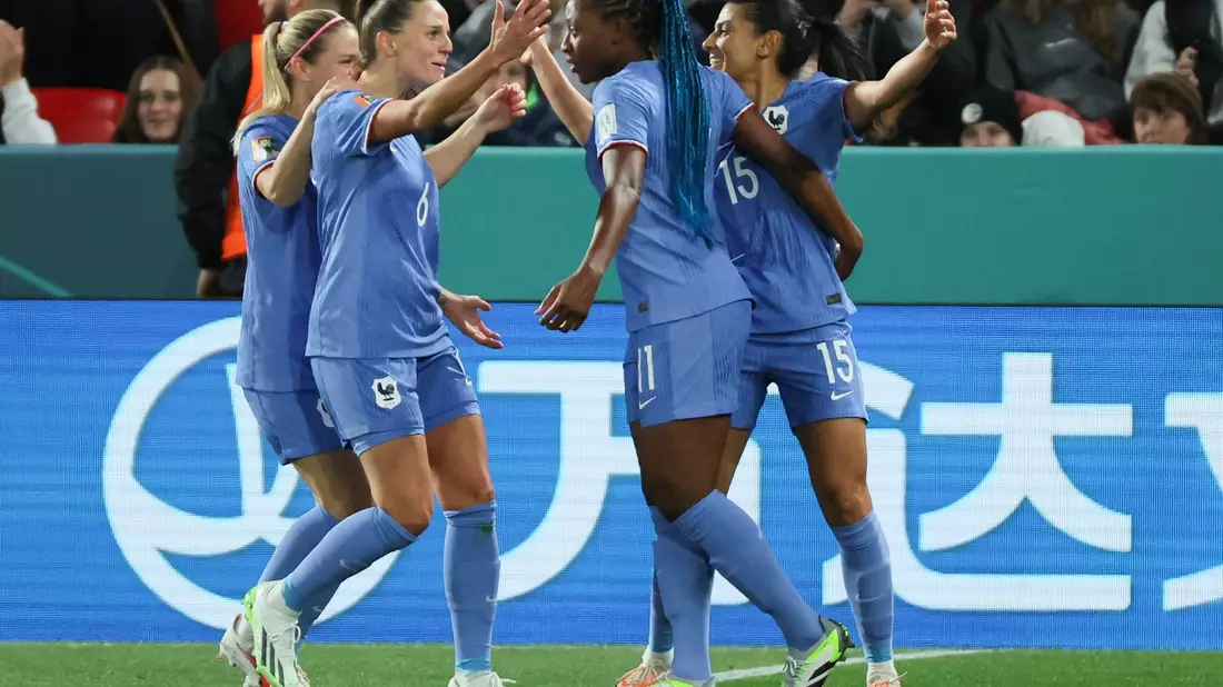 Die Französinnen sind souverän ins WM-Viertelfinale eingezogen. - Bild: James Elsby/AP/dpa