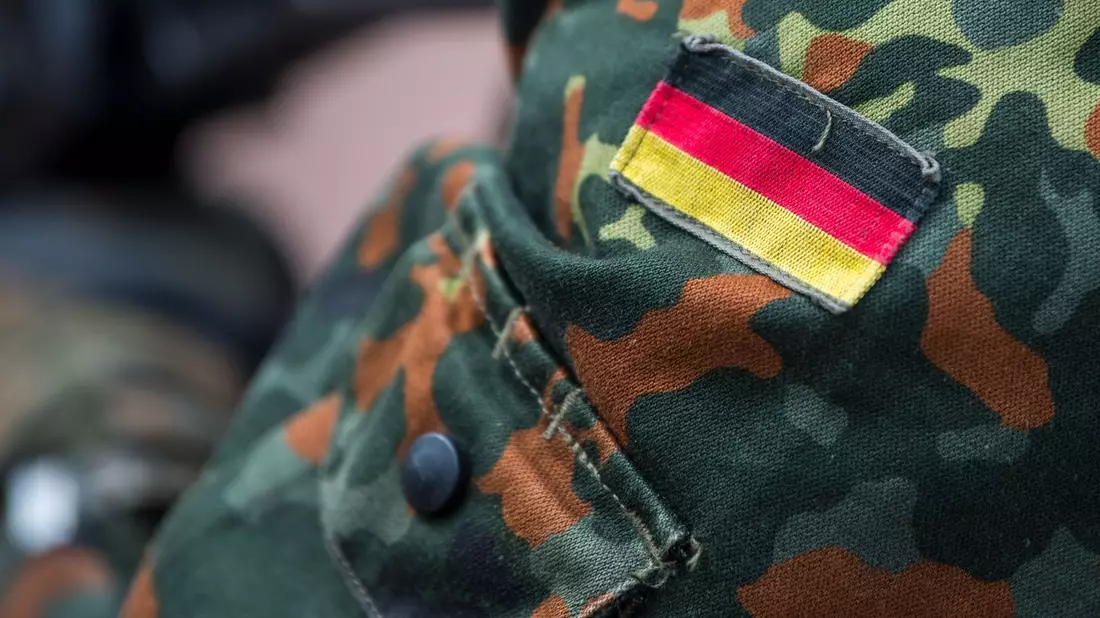 Der Bundestag hatte 2021 beschlossen, dass homosexuelle Soldaten für ihre Benachteiligung in der Bundeswehr und der Nationalen Volksarmee der DDR entschädigt werden. - Bild: Monika Skolimowska/zb/dpa