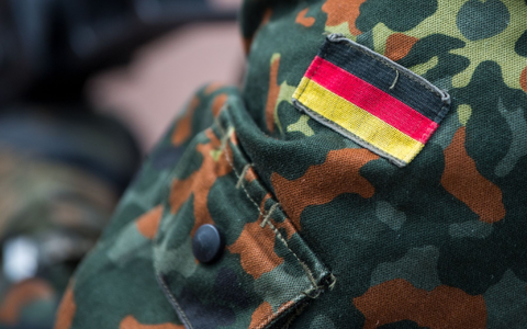 Der Bundestag hatte 2021 beschlossen, dass homosexuelle Soldaten für ihre Benachteiligung in der Bundeswehr und der Nationalen Volksarmee der DDR entschädigt werden. - Foto: Monika Skolimowska/zb/dpa