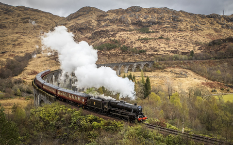 Der «Harry Potter»-Zug fährt normalerweise zweimal täglich auf der Strecke zwischen Fort William nach Mallaig an der Westküste. - Foto: Jane Barlow/PA Wire/dpa