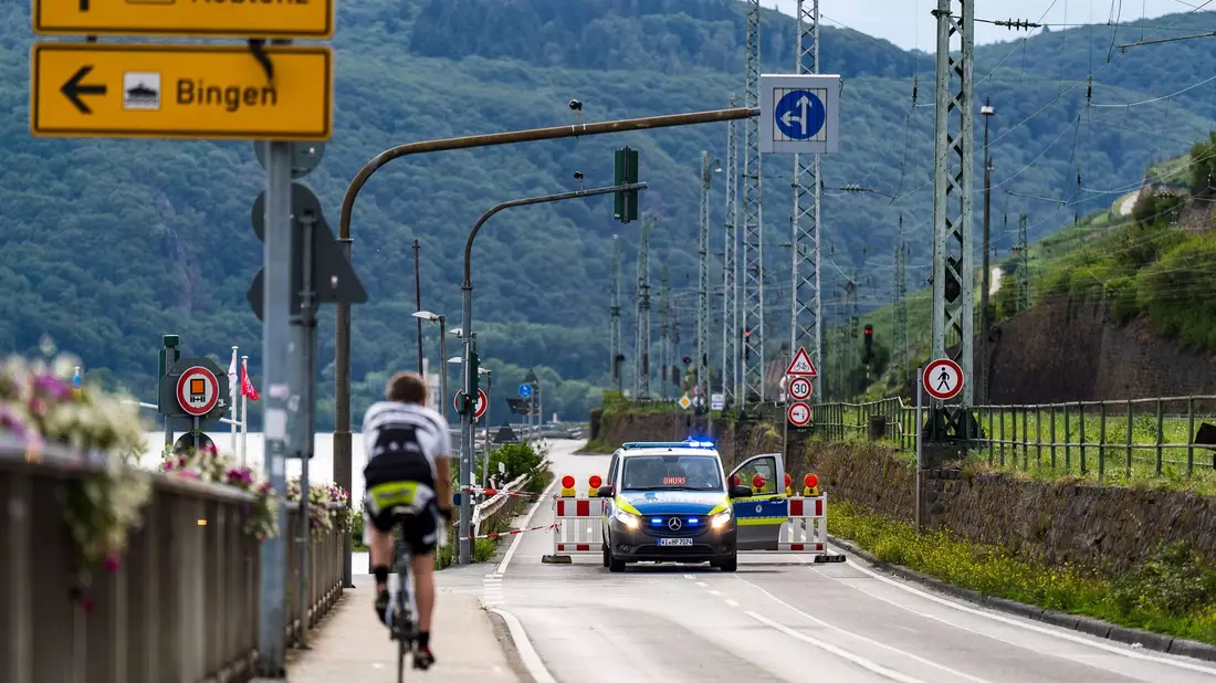 Nahe der Touristenhochburg Rüdesheim wurden vier Welkriegsbomben gefunden. Verkehrswege wurden deshalb gesperrt. - Bild: -/5VISION.NEWS /dpa