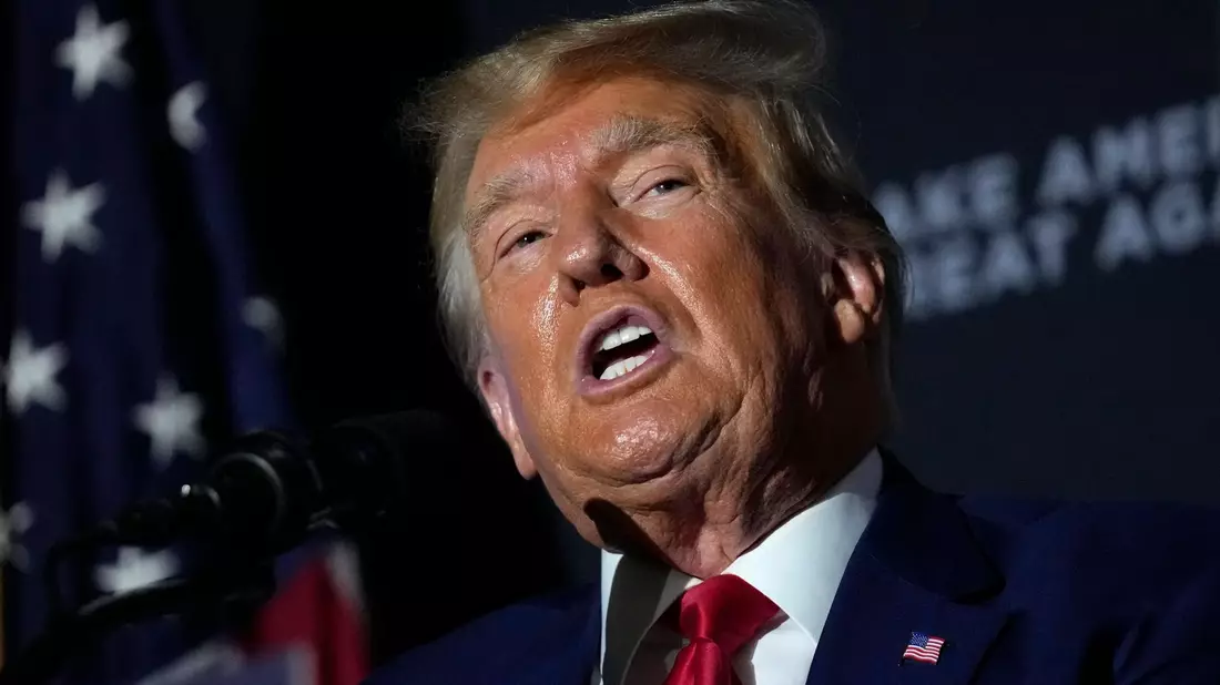 Der ehemalige US-Präsident Donald Trump wird wegen versuchter Wahlbeeinflussung angeklagt. - Bild: Robert F. Bukaty/AP/dpa