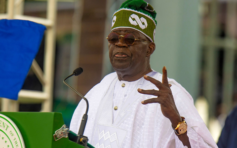 Nigerias Präsident Bola Tinubu ließ erklären, dass Diplomatie «der beste Weg vorwärts» zur Lösung der Krise sei. - Foto: Sunday Aghaeze/Nigeria State House/AP/dpa