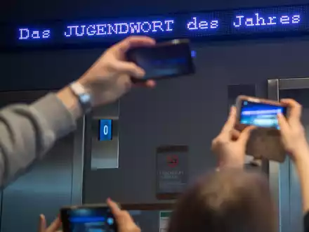 Gesucht wird das neue «Jugendwort des Jahres». - Foto: Peter Kneffel/dpa