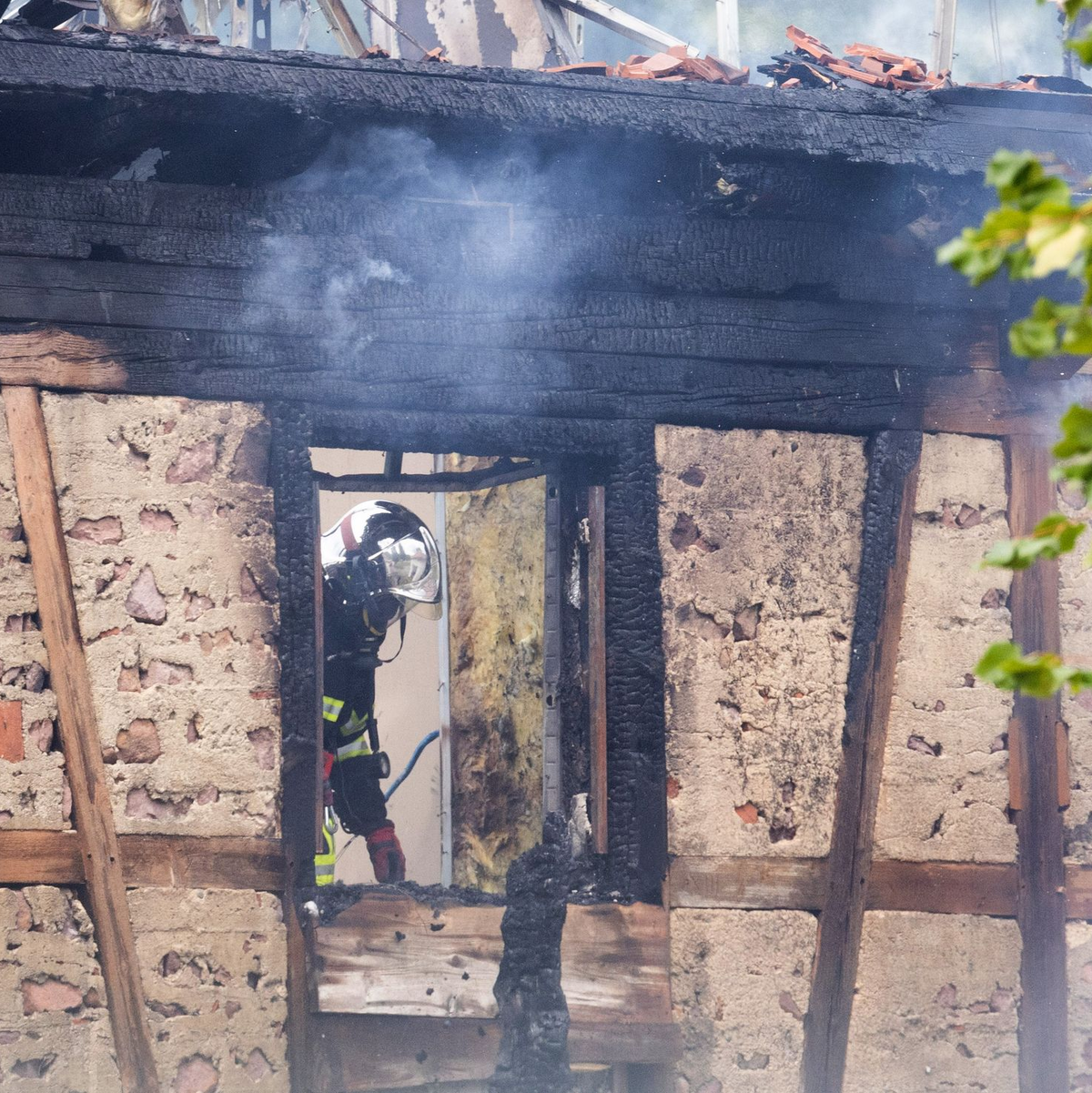 Am Mittwochmorgen hatte es in der Ferienunterkunft in Wintzenheim ein Feuer gegeben. - Foto: Philipp von Ditfurth/dpa