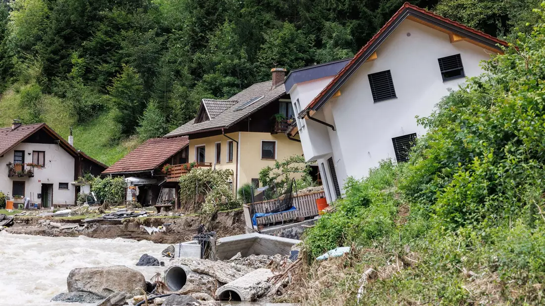 Die verheerenden Überschwemmungen in Slowenien richteten enorme Schäden an. - Bild: Luka Dakskobler/SOPA Images via ZUMA Press Wire/dpa