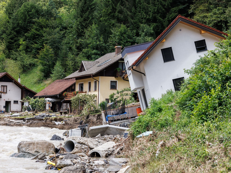 Die verheerenden Überschwemmungen in Slowenien richteten enorme Schäden an. - Foto: Luka Dakskobler/SOPA Images via ZUMA Press Wire/dpa
