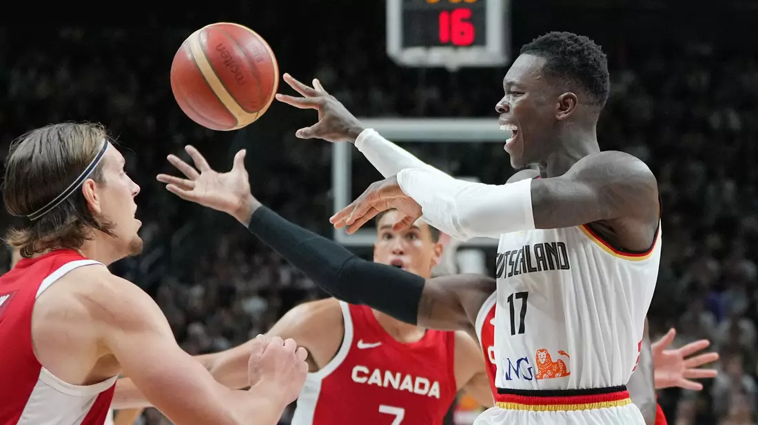 Dennis Schröder (r) setzte sich mit dem DBB-Team gegen Kanada durch. - Bild: Soeren Stache/dpa