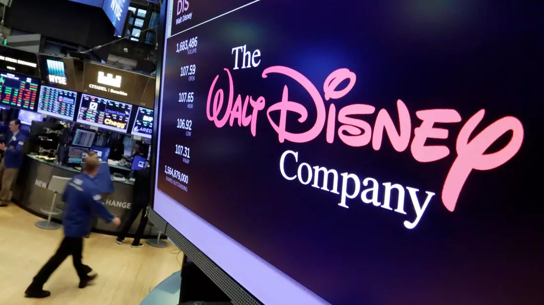 Das Logo von Walt Disney auf einem Bildschirm an der New Yorker Börse. Disney und andere Streaming-Anbieter haben bisher hohe Verluste in Kauf genommen, um dem Vorreiter Netflix Marktanteile abzujagen. - Bild: Richard Drew/AP/dpa