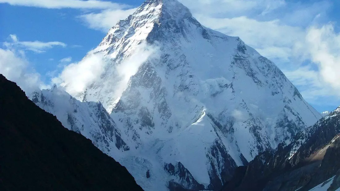 Der schroff aufragende K2 gilt unter Bergsteigern wegen seiner steilen Wände als sehr schwierig. - Bild: --/SALTORO_SUMMIT_HANDOUT/epa/dpa