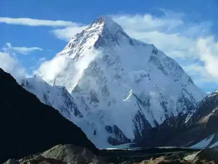 Der schroff aufragende K2 gilt unter Bergsteigern wegen seiner steilen Wände als sehr schwierig. - Foto: --/SALTORO_SUMMIT_HANDOUT/epa/dpa