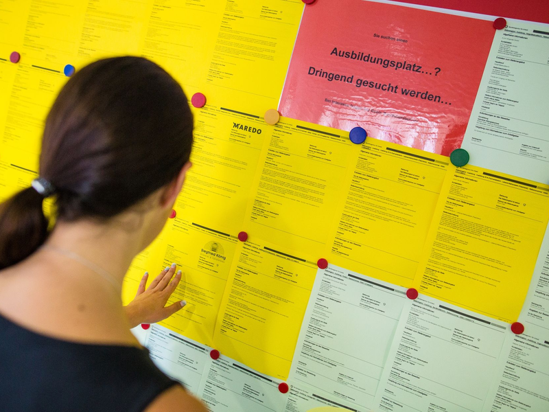 Im Jahr 2022 lag die Erwerbslosenquote der 15- bis 24-Jährigen in Deutschland bei 6,0 Prozent. - Foto: Christoph Schmidt/dpa