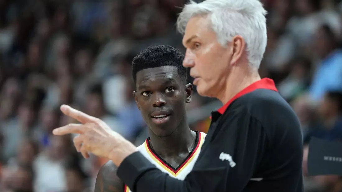 Die Chemie zwischen Deutschlands Trainer Gordon Herbert und seinem Spieler Dennis Schröder stimmt. - Bild: Soeren Stache/dpa