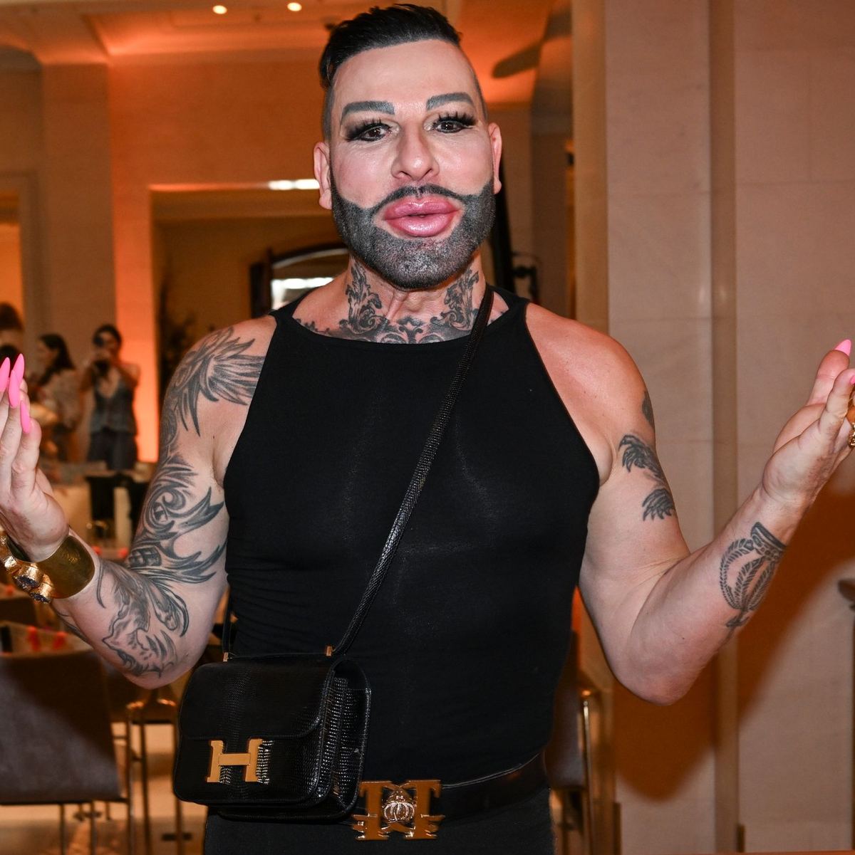  Harald Glööckler hat zum Fashion-Dinner geladen.  - Foto: Jens Kalaene/dpa