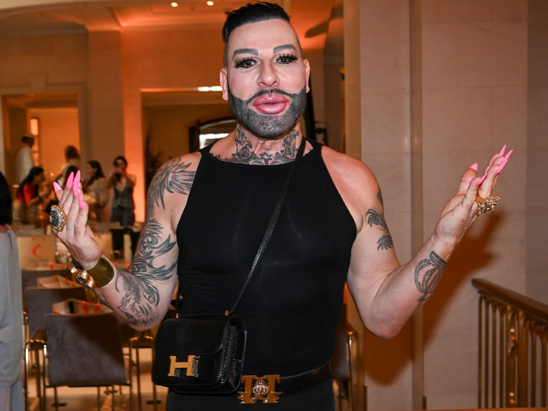  Harald Glööckler hat zum Fashion-Dinner geladen.  - Foto: Jens Kalaene/dpa