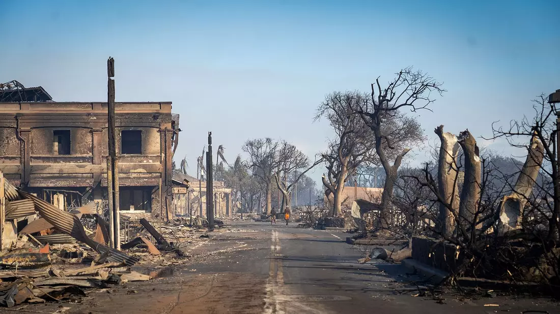 Weite Teile der Stadt Lahaina sind niedergebrannt. - Bild: Jack Truesdale/Civil Beat/ZUMA Press Wire/dpa