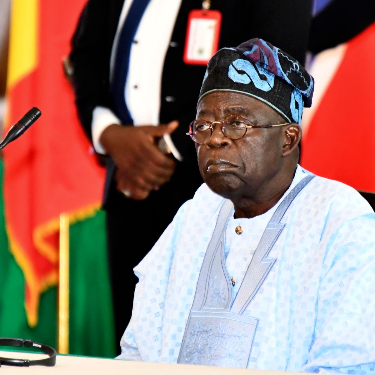 Der nigerianische Präsident Bola Tinubu nimmt an der Ecowas-Sitzung in Abuja teil. - Foto: Gbemiga Olamikan/AP/dpa