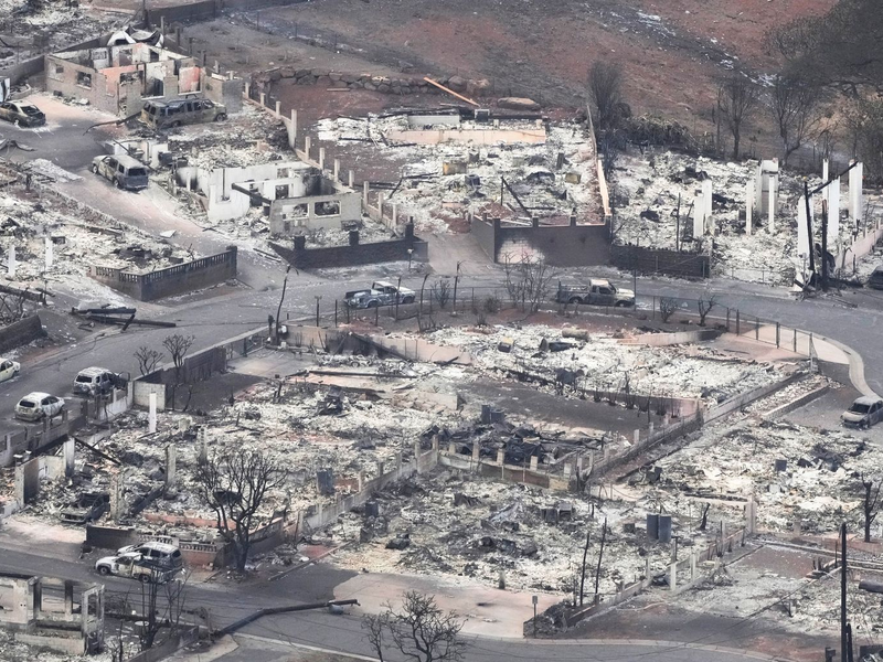3.000 ausgebrannte Autos musste nach den Bränden entsorgt werden. (Archivbild) - Foto: Rick Bowmer/AP/dpa