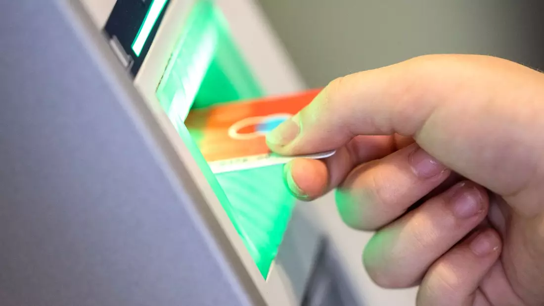 Der BGH hatte am 27. April 2021 entschieden, dass Kreditinstitute bei Änderungen von Allgemeinen Geschäftsbedingungen die Zustimmung ihrer Kundinnen und Kunden einholen müssen. - Bild: Thomas Banneyer/dpa