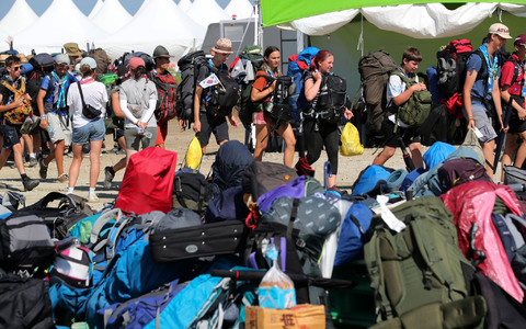 Teilnehmer des World Scout Jamboree verlassen ihr Camp. - Foto: Kim Myung-nyeon/Newsis/AP/dpa