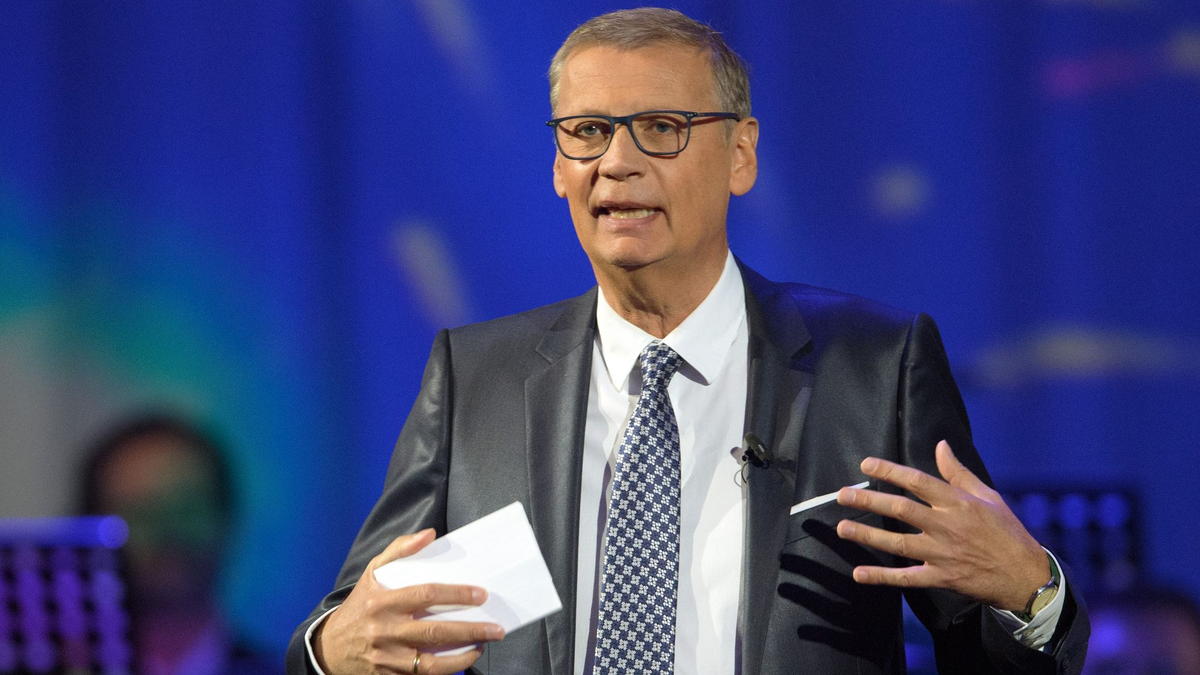 «Ich halte Krawatten inzwischen im Prinzip für entbehrlich», sagt Günther Jauch. - Foto: Soeren Stache/dpa/Archiv